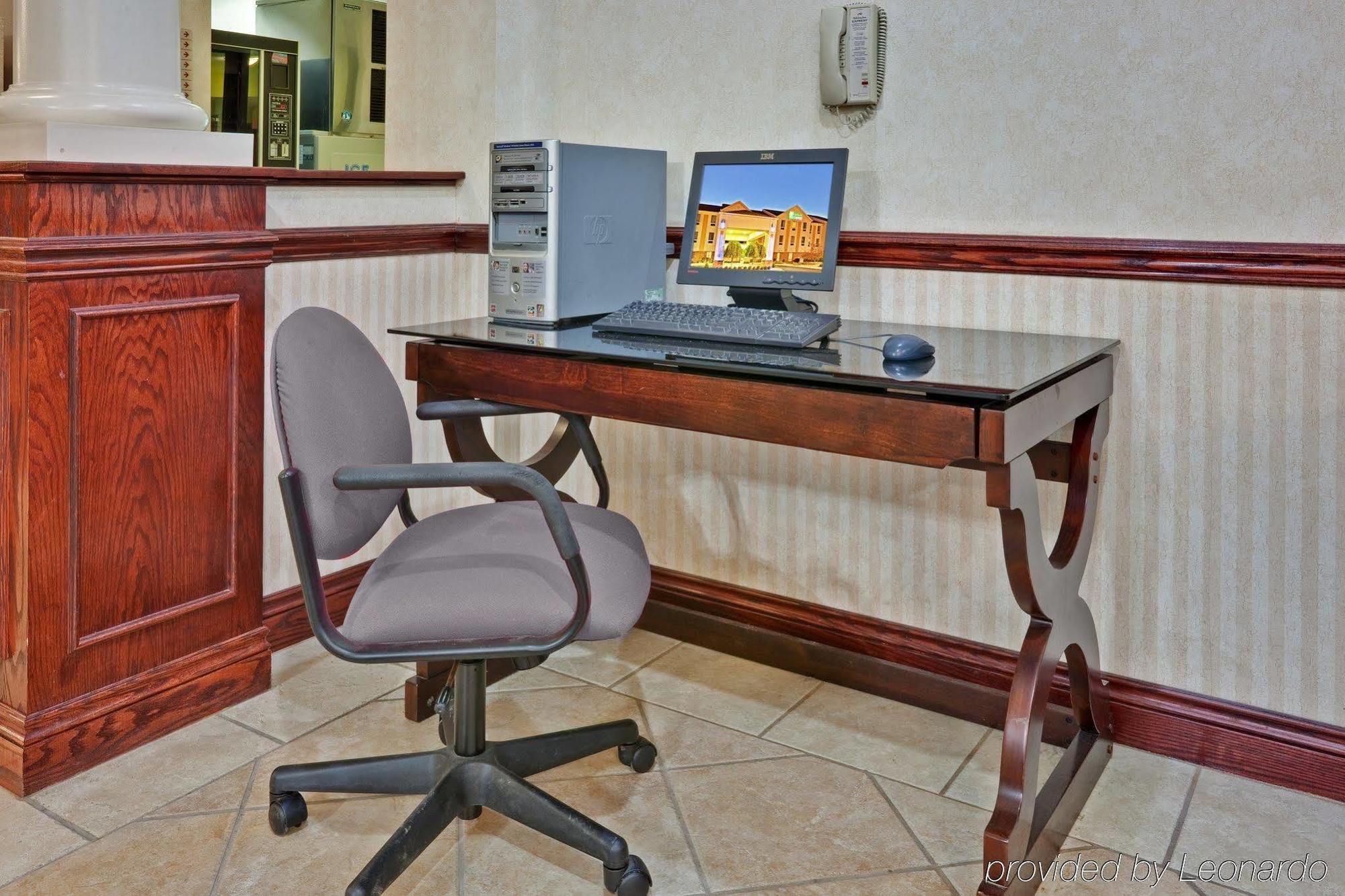 Holiday Inn Express Hotel & Suites Brookville, An Ihg Hotel Exterior photo