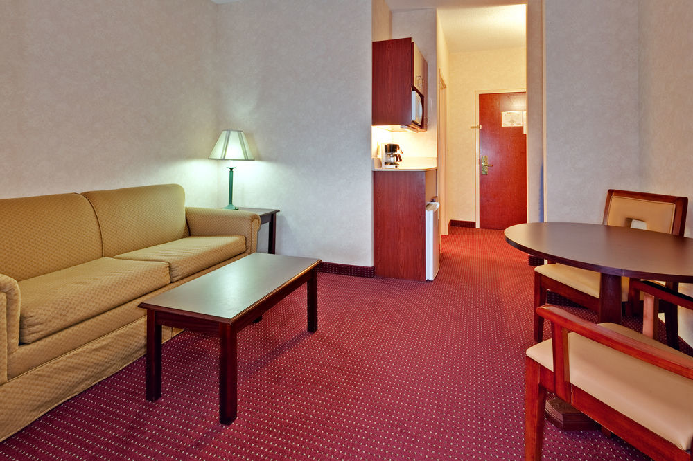 Holiday Inn Express Hotel & Suites Brookville, An Ihg Hotel Exterior photo