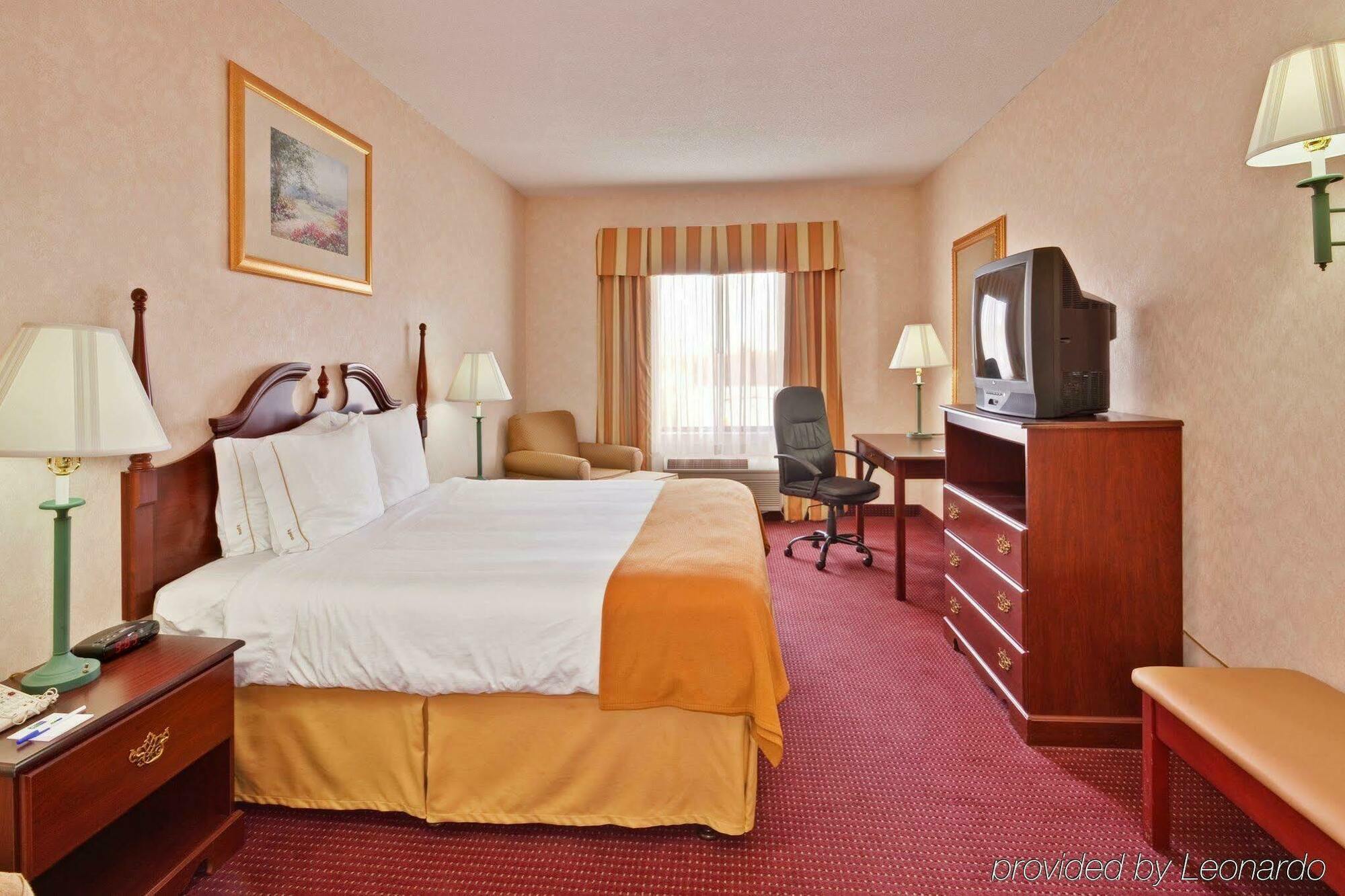 Holiday Inn Express Hotel & Suites Brookville, An Ihg Hotel Exterior photo