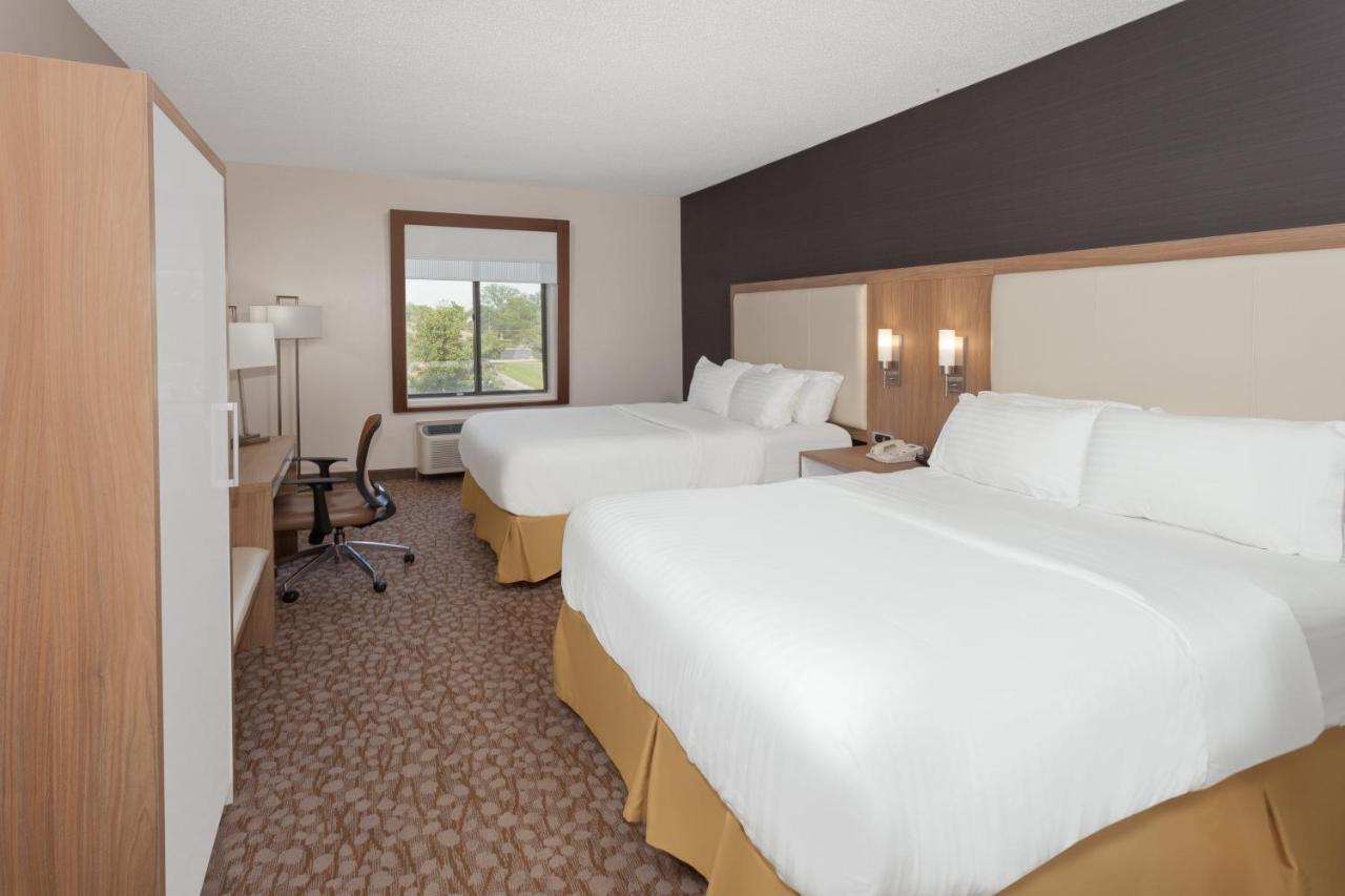Holiday Inn Express Hotel & Suites Brookville, An Ihg Hotel Exterior photo