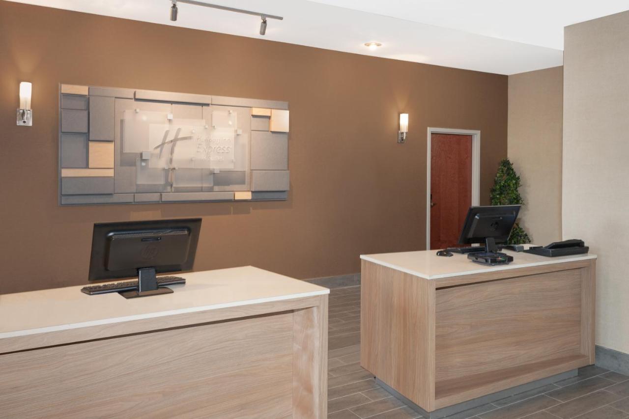 Holiday Inn Express Hotel & Suites Brookville, An Ihg Hotel Exterior photo